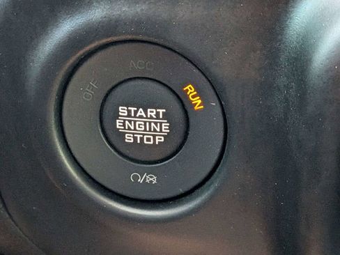 Used 2023 Jeep Gladiator Sport AWD/4WD image 31