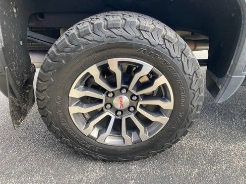 Used 2021 GMC Sierra 1500 AT4 w/ Technology Package AWD/4WD image 14
