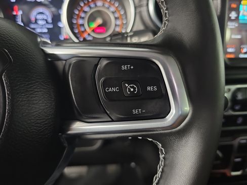 Used 2022 Jeep Wrangler Unlimited Sahara w/ Cold Weather Group AWD/4WD image 16