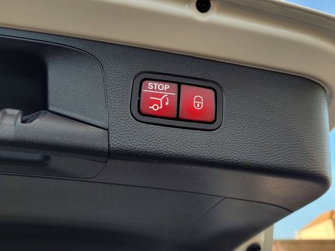 Used 2022 Mercedes-Benz GLC 300 w/ Multimedia Package Lite image 34