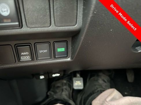 Used 2020 Nissan Rogue Sport S image 12