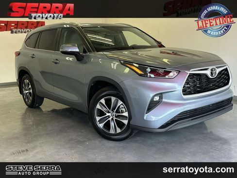 Used 2023 Toyota Highlander XLE FWD image 1