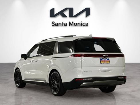 Certified 2023 Kia Carnival SX Prestige FWD image 4