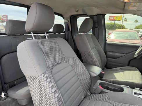 Used 2018 Nissan Frontier SV image 24