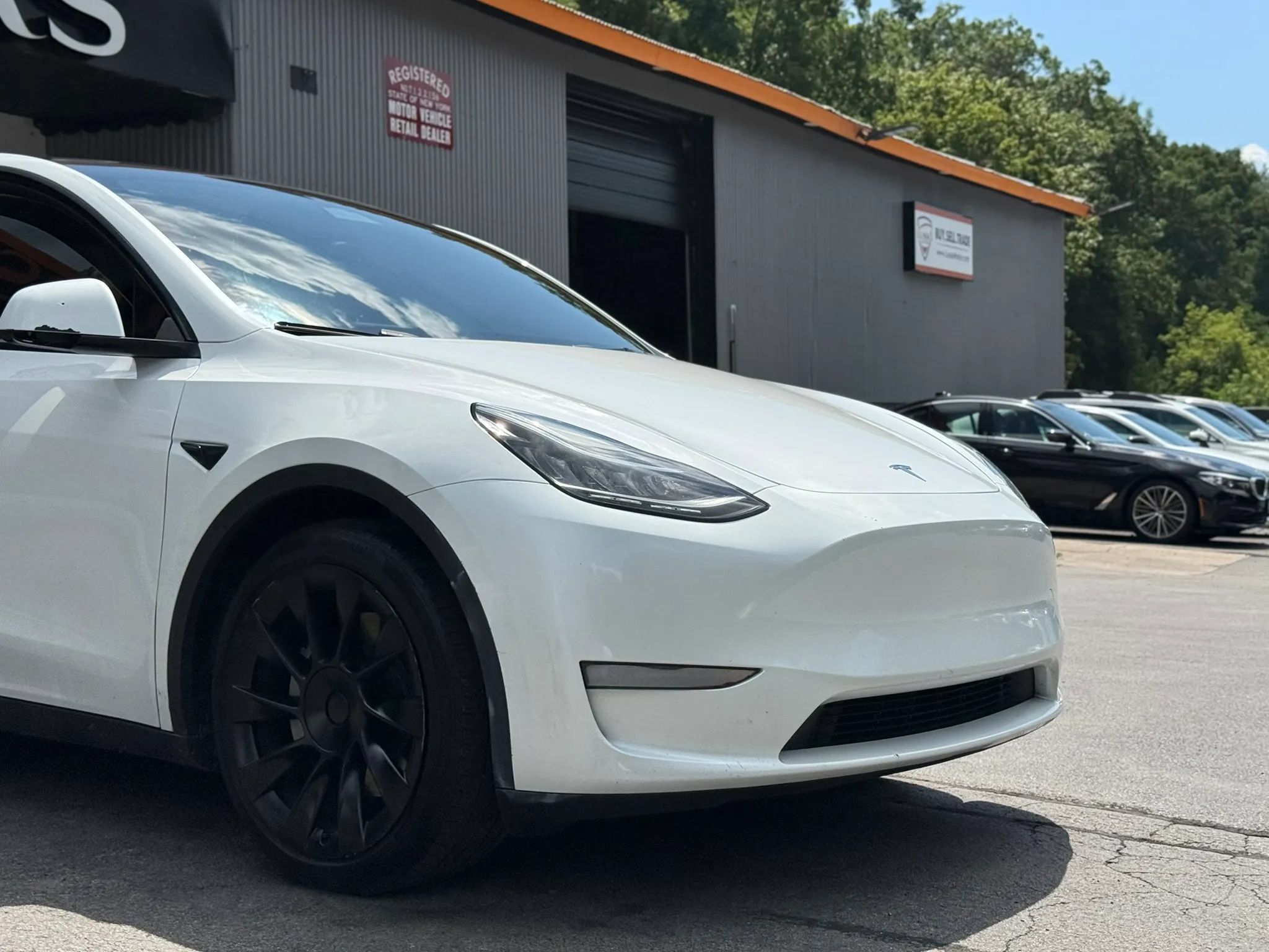 Used 2023 Tesla Model Y AWD image 33