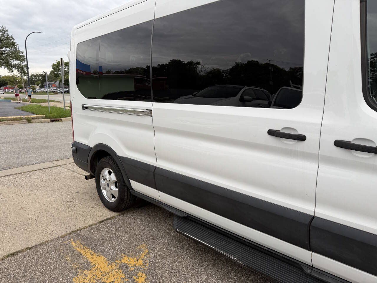 Used 2020 Ford Transit 350 XLT RWD image 5