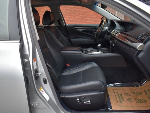 Used 2015 Lexus LS 460 AWD w/ Comfort Package image 19