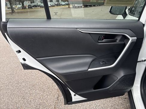 Used 2022 Toyota RAV4 LE image 23