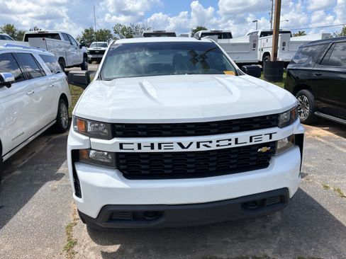 Used 2020 Chevrolet Silverado 1500 Custom w/ Custom Value Package AWD/4WD image 2
