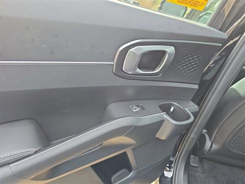 Used 2025 Kia Sorento S w/ Panoramic Sunroof Package image 24