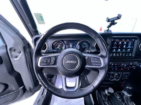 Used 2022 Jeep Wrangler Unlimited Sahara w/ Cold Weather Group AWD/4WD image 15