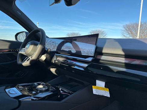 New 2026 BMW 530i xDrive w/ M Sport Package image 27