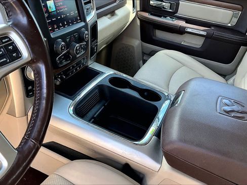 Used 2018 RAM 1500 Laramie w/ Convenience Group AWD/4WD image 17
