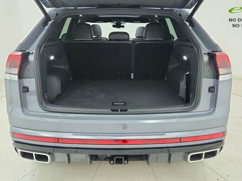 Used 2025 Volkswagen Atlas Cross Sport SEL Premium R-Line AWD/4WD image 14