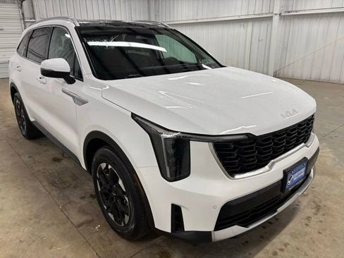 Used 2025 Kia Sorento S w/ Panoramic Sunroof Package FWD image 1