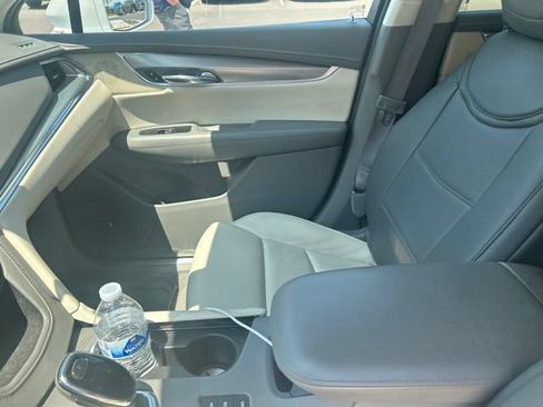 Used 2017 Cadillac XT5 Luxury w/ Driver Awareness Package AWD/4WD image 12