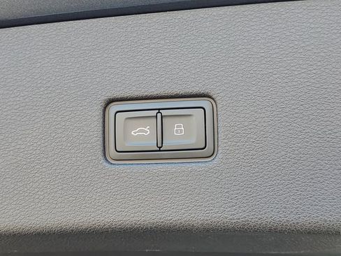 Used 2023 Audi SQ8 Prestige w/ Prestige Package AWD/4WD image 32