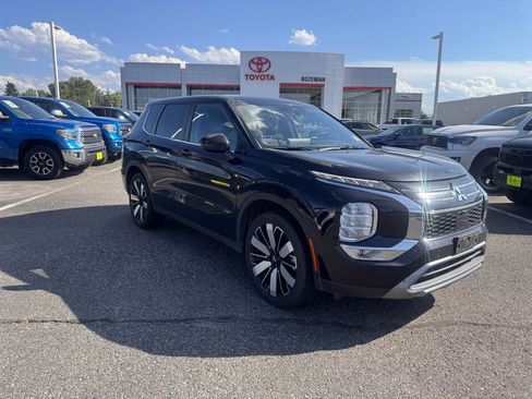 Used 2025 Mitsubishi Outlander AWD image 1
