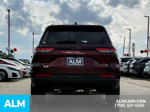 Used 2025 Jeep Grand Cherokee Altitude AWD/4WD image 5