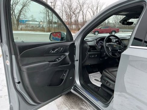 Used 2023 Chevrolet Traverse High Country image 17