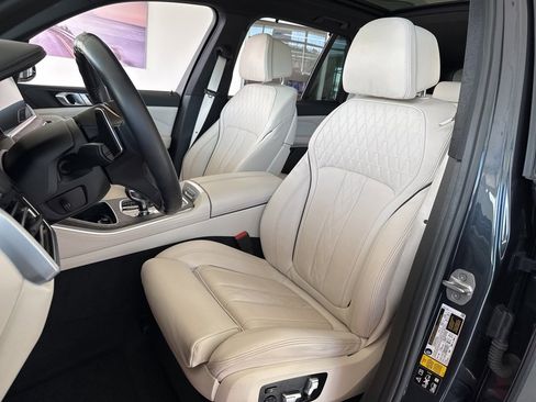 Used 2022 BMW X5 xDrive40i w/ M Sport Package image 16