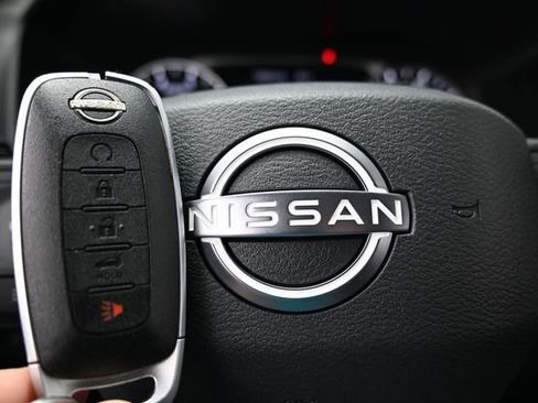 Used 2025 Nissan Rogue SV AWD/4WD image 44