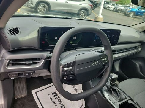 Used 2025 Kia K4 FWD image 21