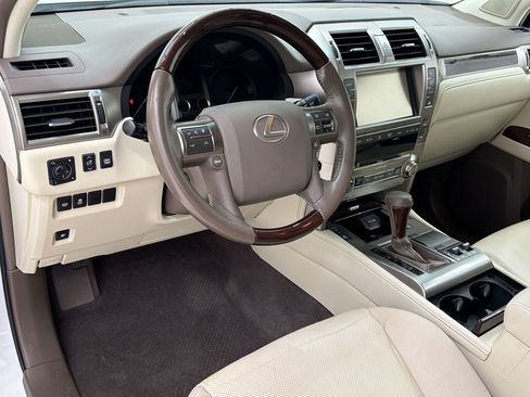Used 2019 Lexus GX 460 Premium w/ Premium Package AWD/4WD image 4