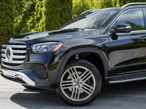Used 2024 Mercedes-Benz GLS 450 4MATIC w/ Pinnacle Trim Package image 3