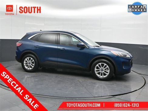 Used 2020 Ford Escape SE image 1