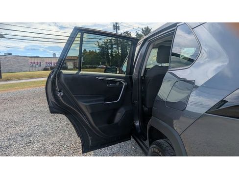 Used 2020 Toyota RAV4 XLE w/ Convenience Package image 10