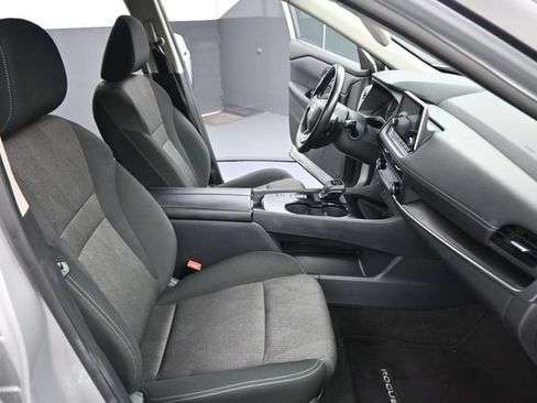 Used 2025 Nissan Rogue SV FWD image 14