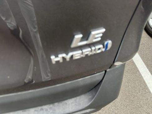 Used 2021 Toyota RAV4 LE AWD/4WD image 17