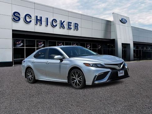 Used 2024 Toyota Camry SE FWD image 1