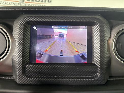 Used 2023 Jeep Gladiator Sport image 15