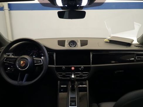 Certified 2026 Porsche Macan AWD/4WD image 17