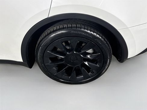 Used 2023 Tesla Model Y Long Range image 23