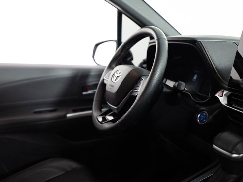 Used 2022 Toyota Sienna XSE AWD/4WD image 25