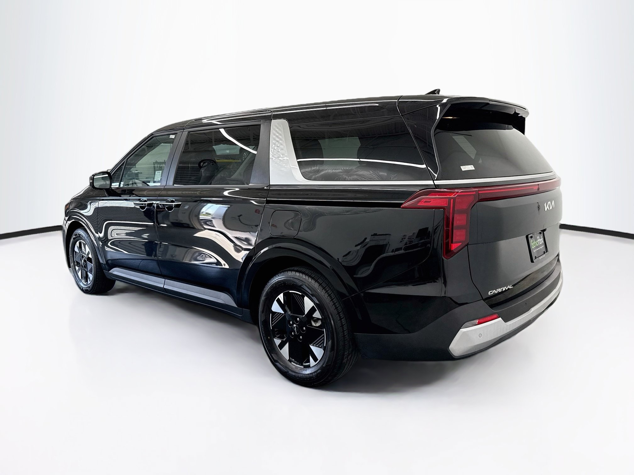 Used 2026 Kia Carnival LXS FWD image 5
