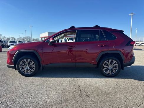 Used 2023 Toyota RAV4 XLE Premium image 3