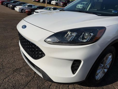 Used 2021 Ford Escape SE image 9