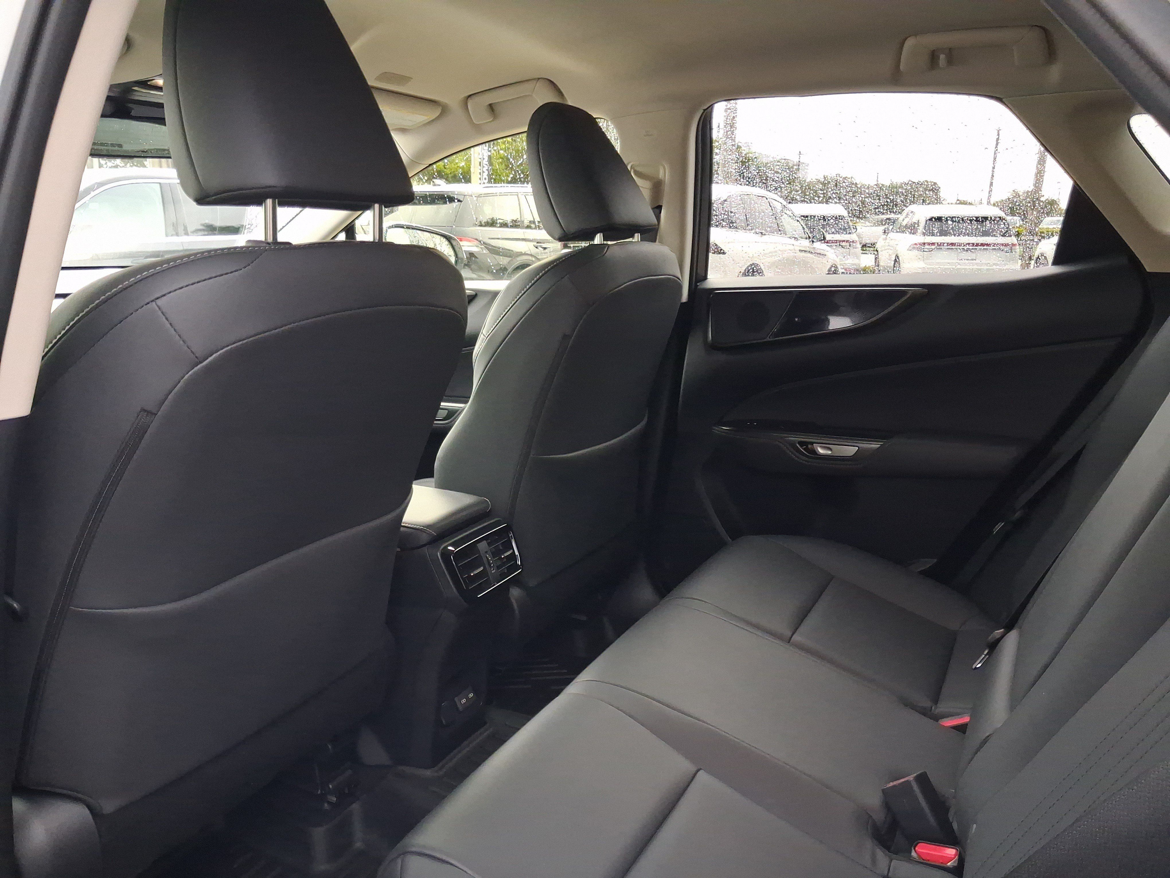 Used 2025 Lexus NX 250 FWD w/ Towing Package (2000 Lbs) image 5