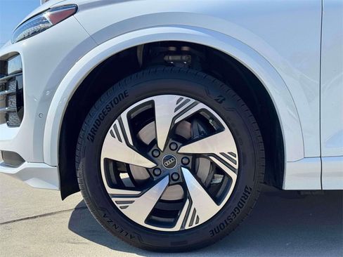 Certified 2025 Audi Q6 e-tron Premium Plus image 5