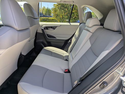 Used 2023 Toyota RAV4 XLE Premium image 13