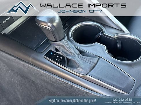 Used 2021 Toyota Camry SE image 16