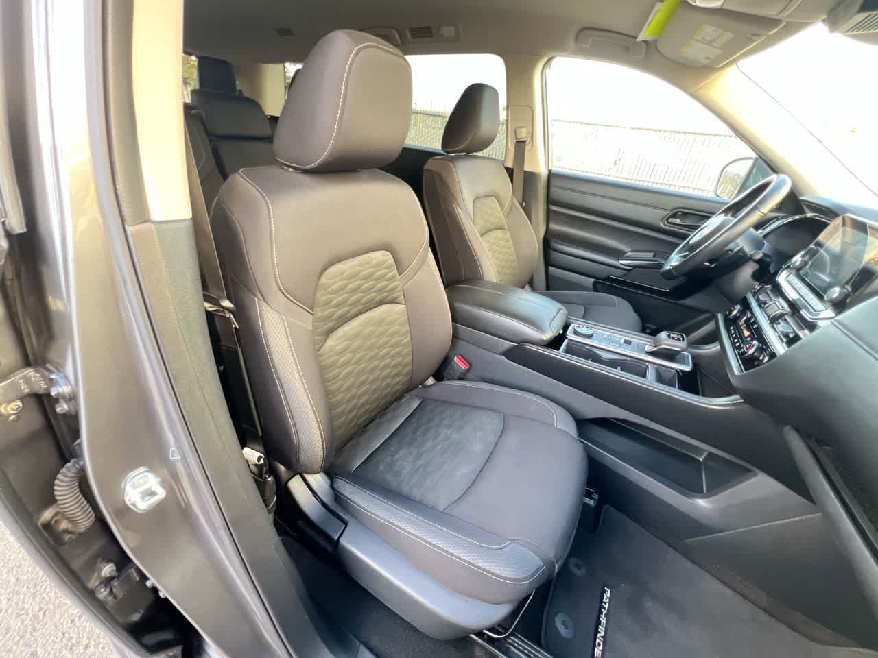 Used 2024 Nissan Pathfinder SV AWD/4WD image 27