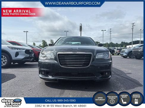 Used 2014 Chrysler 300 C RWD image 2
