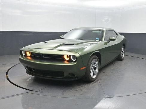 Used 2020 Dodge Challenger SXT RWD image 1