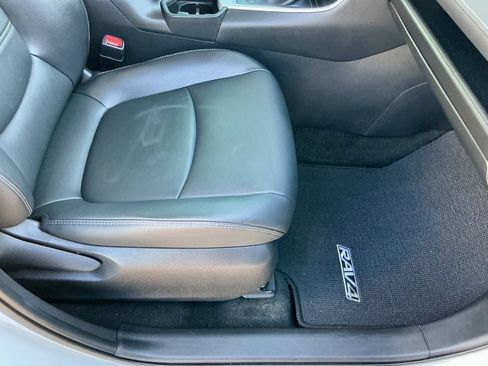 Used 2022 Toyota RAV4 XLE Premium image 23