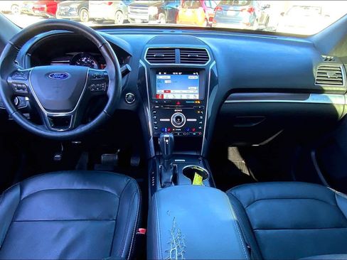 Used 2018 Ford Explorer Limited image 16